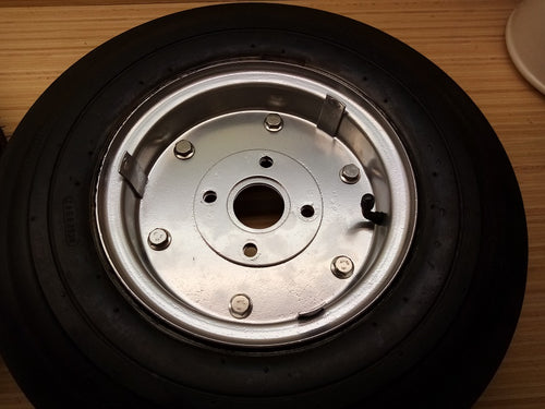 Wheel hub cap retainer tab from chassis #72504